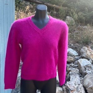 Barbie-core bright pink super soft angora & wool VTG retro v-neck sweater size M